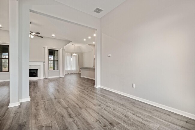 Building Photo - 50 Whispering Creek Dr