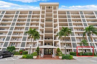 Building Photo - 3100 N Palm Aire Dr