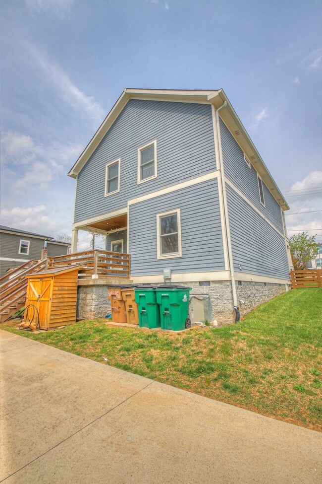 Building Photo - 904 Delmas Ave