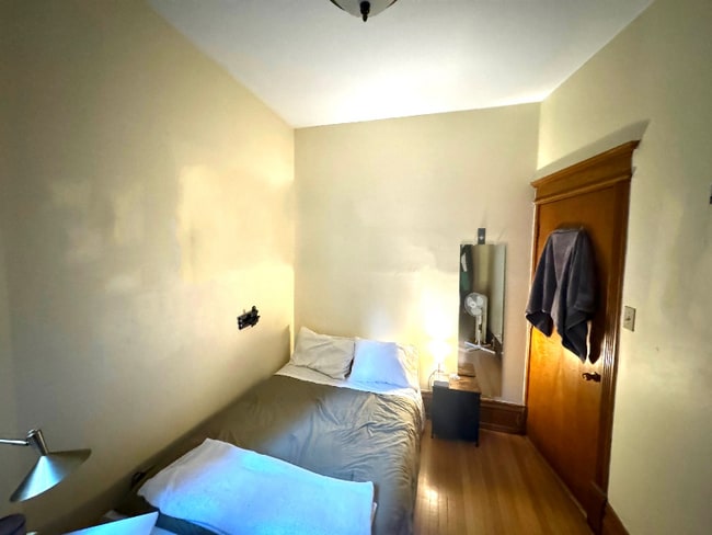 Photo - 651 W Roscoe St Apartment