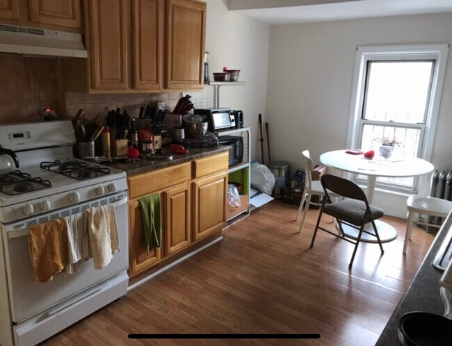kitchen - 177 Bay 25th St
