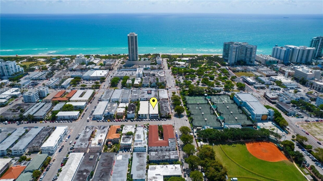 Foto principal - 7311 Byron Ave