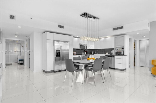 Foto del edificio - 445 Poinciana Island Dr