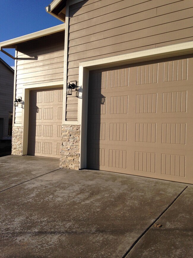 Building Photo - 35651 Elk Meadows Dr