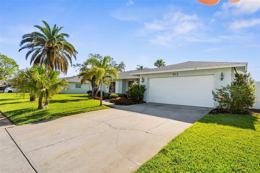 Foto principal - 913 64th St W