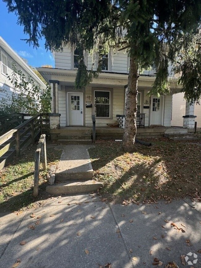 Building Photo - Spacious Newly Remodeled 3 Bedroom - 1/2 O...