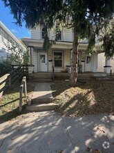 Building Photo - Spacious Newly Remodeled 3 Bedroom - 1/2 O...