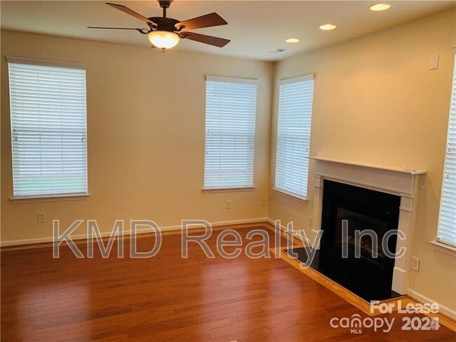 Building Photo - 7549 Bluff Point Ln