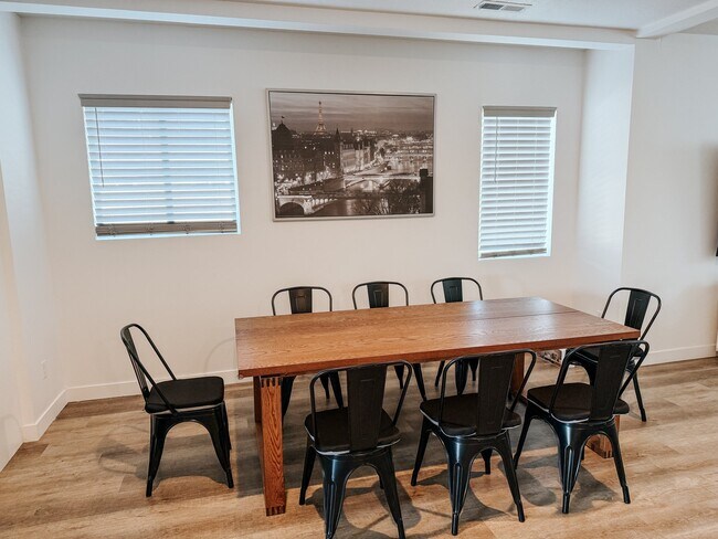 Foto del edificio - 5502 Victory Lap Ct