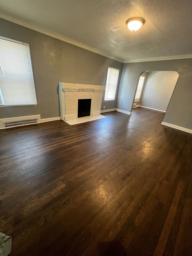 Building Photo - Adorable 3/1 home in KCMO!