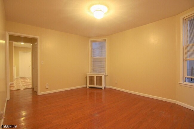 Building Photo - 571 Summer Ave