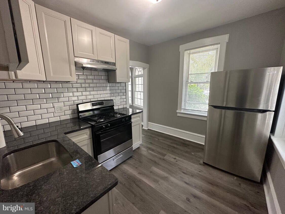 Primary Photo - 301 W Nicholson Rd