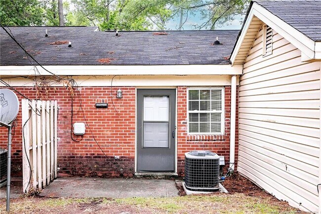 Building Photo - 2420 Bragg Blvd