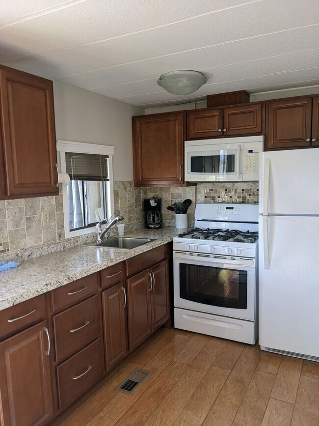 Foto del edificio - 13827 E 49th St