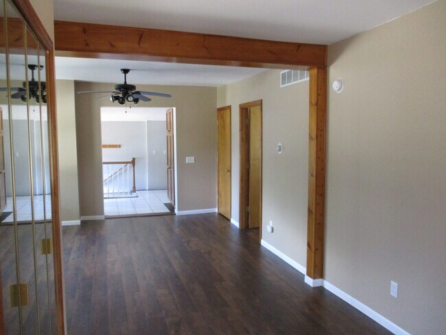 Frt Door Entry - 422 S Michigan Ave