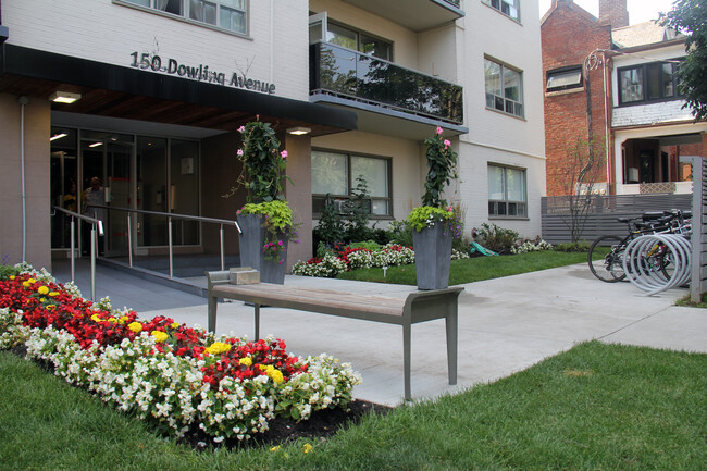 Photo du bâtiment - Dowling Apartments