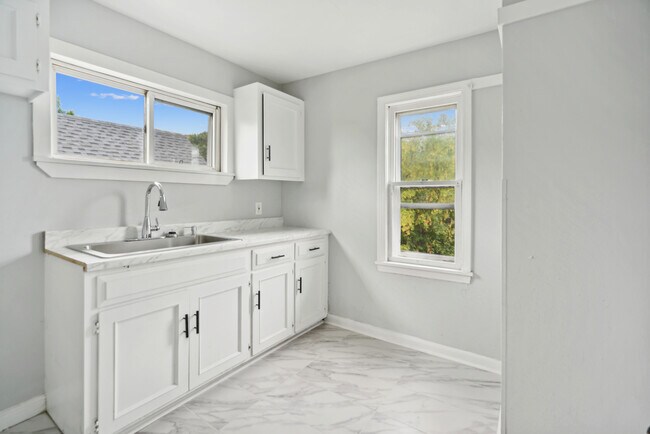Building Photo - 4059 N 7th St