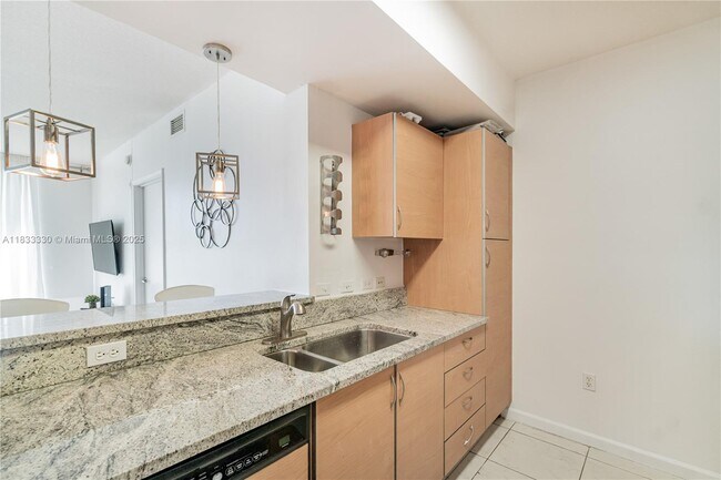 Building Photo - 2775 NE 187th St