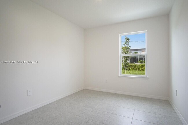 Building Photo - 811 SE Seahouse Dr
