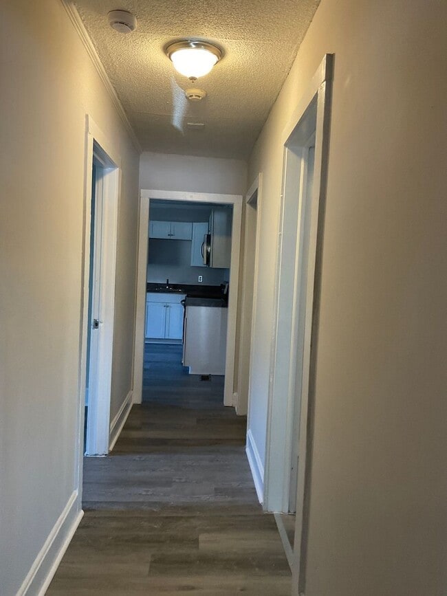 Building Photo - 4 Bedroom  Home in Gastonia - Hardwood Floors, Spacious Rooms!!!