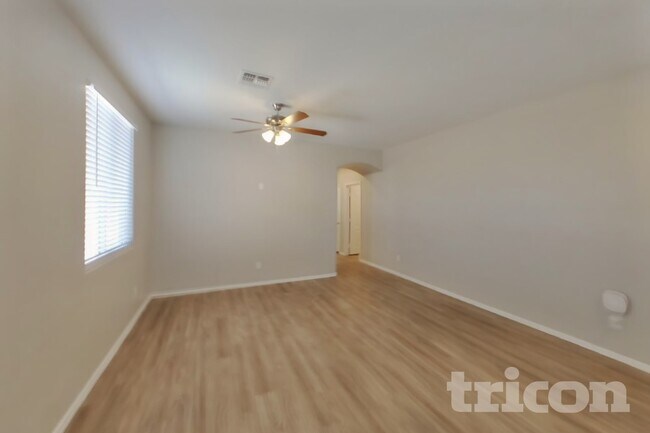 Foto del edificio - 17307 W Monroe St