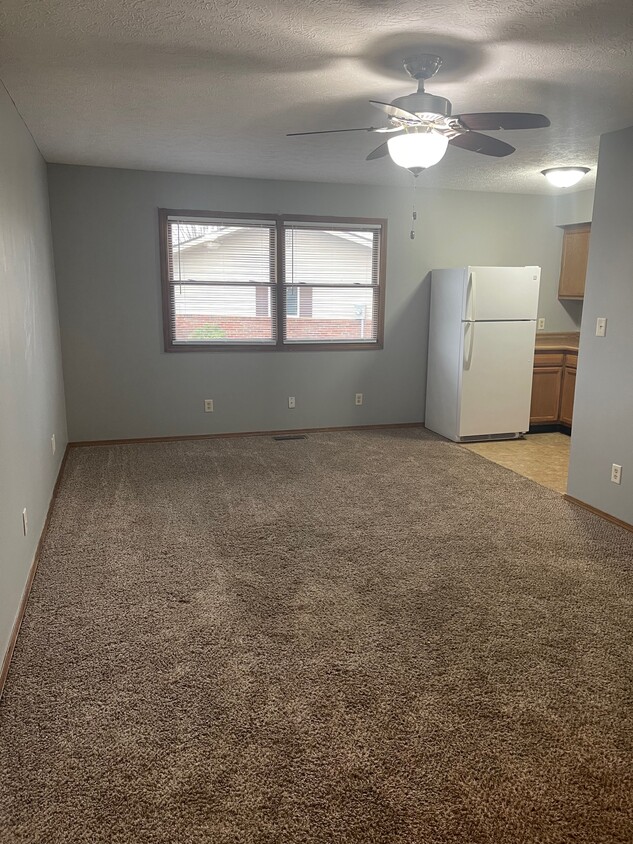 Primary Photo - 2700 E Phylbeck Ave