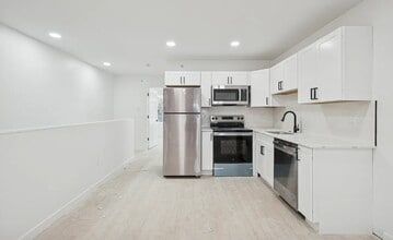 Building Photo - 51 Farson St