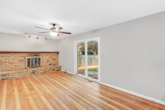 Building Photo - 1449 Moores Manor