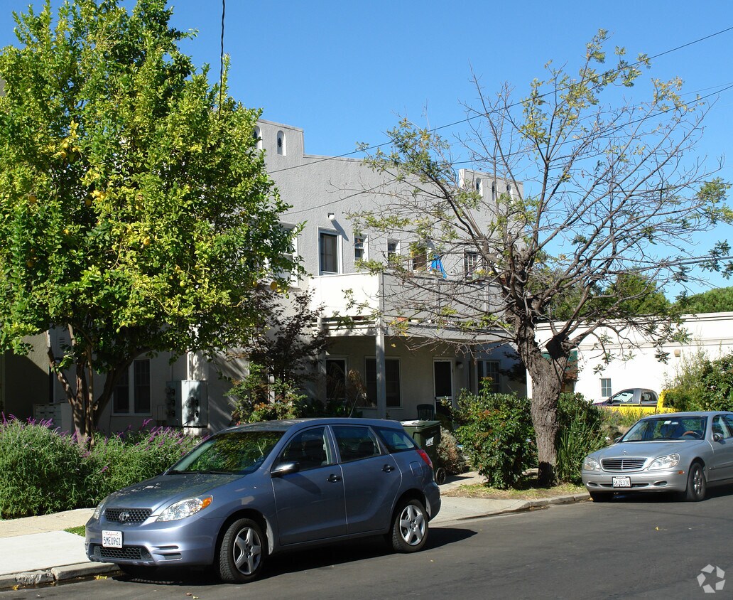 Foto del edificio - 1002-1006 Estudillo St