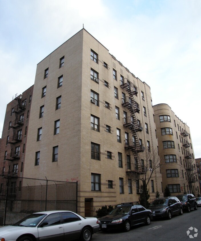 Primary Photo - 2125 Holland Ave