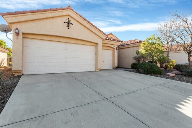 Building Photo - 4 Bedroom Single Story in Southern Highlan...