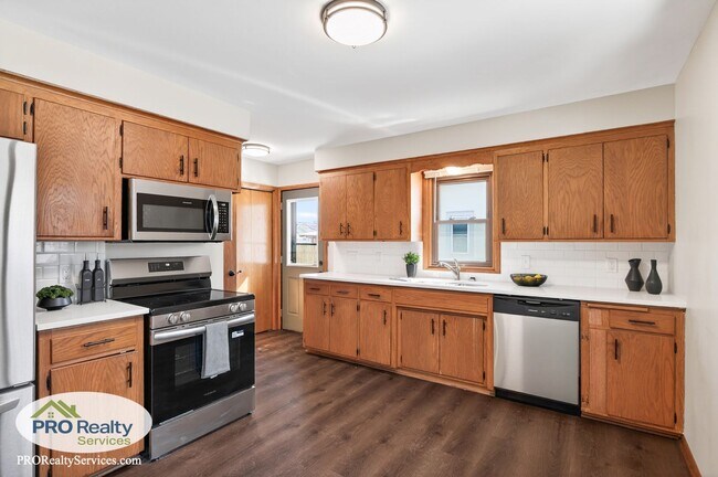 Foto del edificio - Recently Remodeled 4 Bedroom House