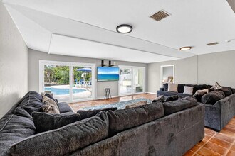 Building Photo - 349 Avenida Madera