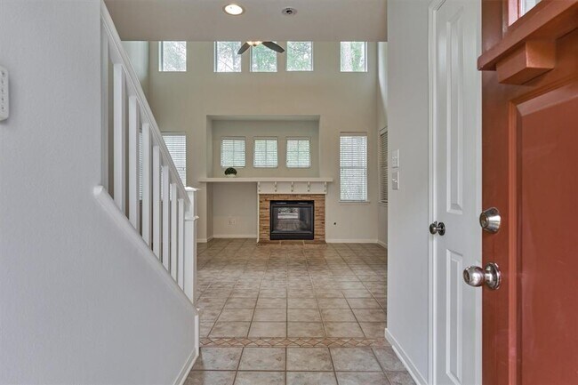 Foto del edificio - 84 Woodlily Pl