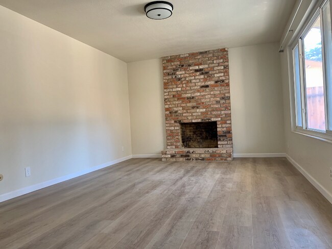 Building Photo - 3009 Lillard Dr
