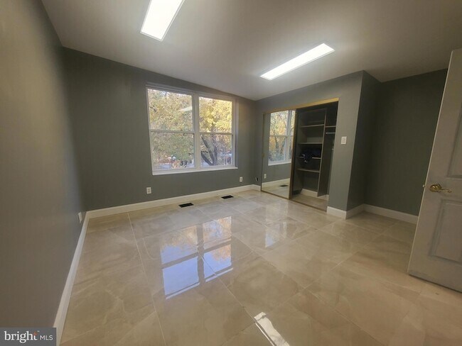 Foto del edificio - 620 Rodman St