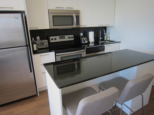 Photo du bâtiment - 775-775 King St W