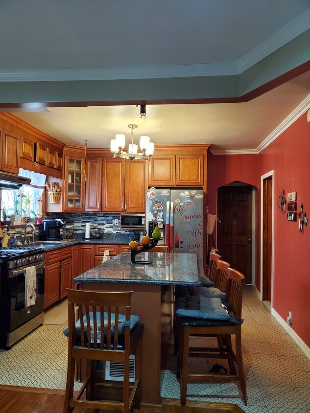 Kitchen - 11059 107th St