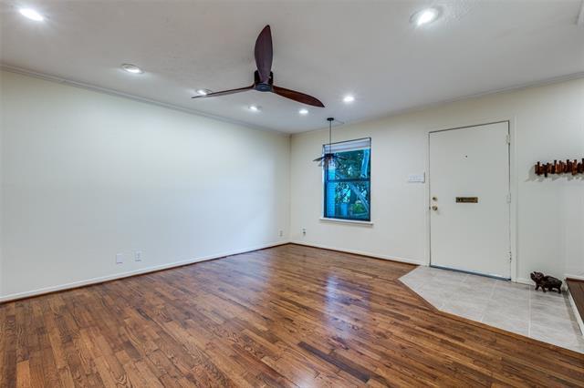 Foto del edificio - 4932 N Hall St