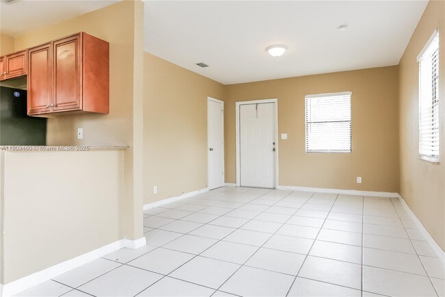 Foto del edificio - 1531 NW 12th Ct