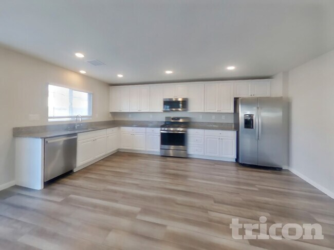 Foto del edificio - 8941 Elk Ravine Dr