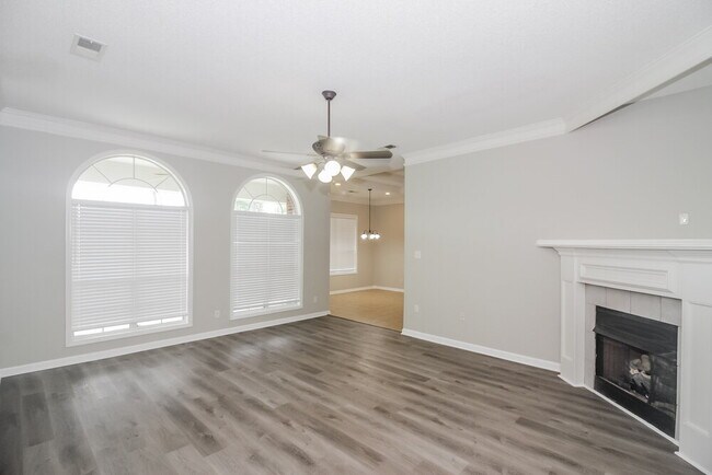 Foto del edificio - 7201 Arcastle Loop W