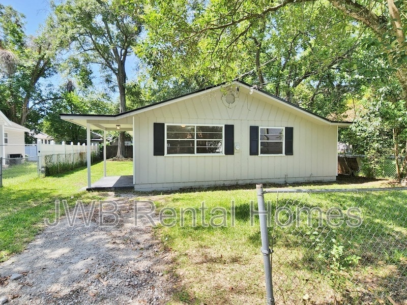 Primary Photo - 3152 Thomas St