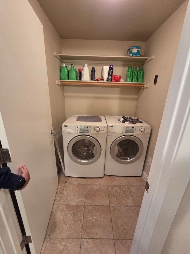 Foto del edificio - STUNNING 3-LEVEL LUXURYTOWNHOME NEAR SLOAN'S LAKE! ROOFTOP DECK + 2-CAR GARAGE!