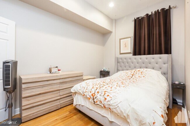 Foto del edificio - 1 br, 1 bath Condo - 705 N Milwaukee Ave