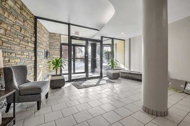 Foto del edificio - 3901 Tunlaw Rd NW