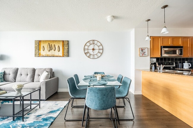 Building Photo - 18 Yonge St