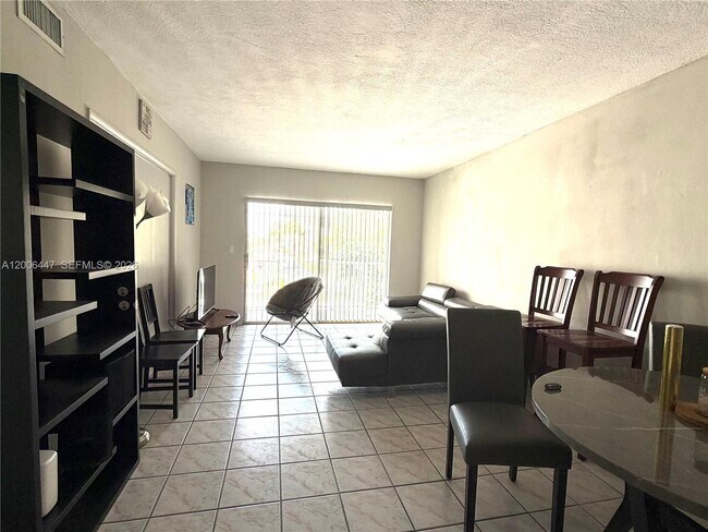 Foto del edificio - 1430 NE 170th St