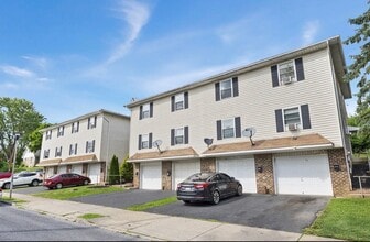 Building Photo - 503-526 S Austin St
