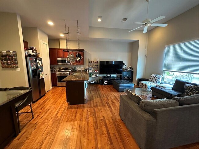 Building Photo - 1132 Patterson St